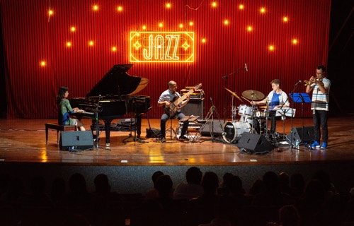 Grupos de Jazz: Grupos de Jazz, Blues, Soul, Funk, Swing, Gipsy, Big bands, A capella, Bossanova, etcétera.
